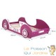 Lit pour enfants Voiture de sport de couleur rose.