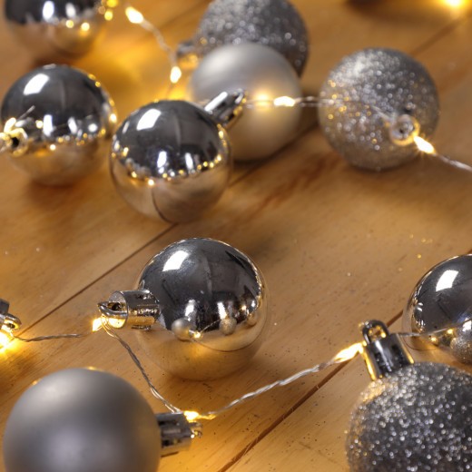 Guirlande de Noël Boules et LED sapin 2m ARGENT